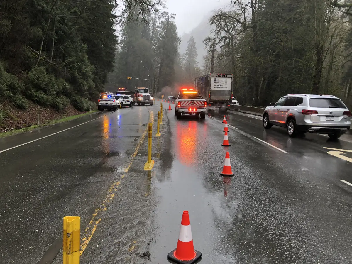 Emergency towing situation on a rainy highway